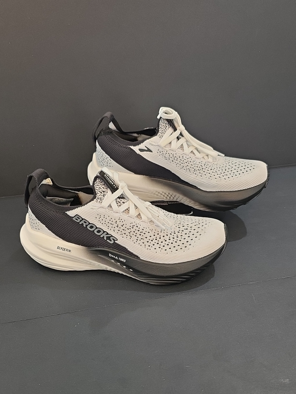 Brooks Glycerin 22 Stealthfit Women’s Athletic Shoes - White and Black Size 6.5
